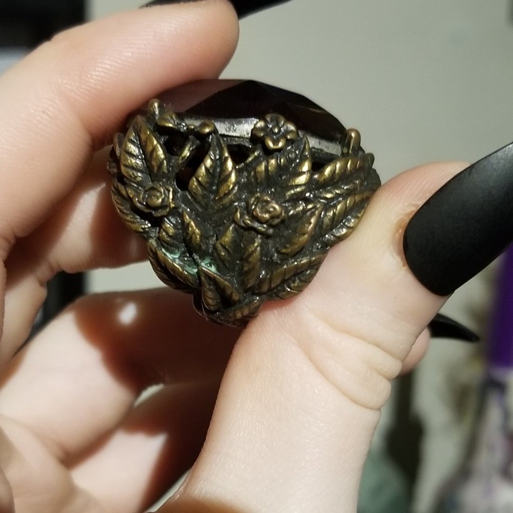 Urban Outfitters Red Gem and Bronze Foliage Ring - Picture 4 of 5